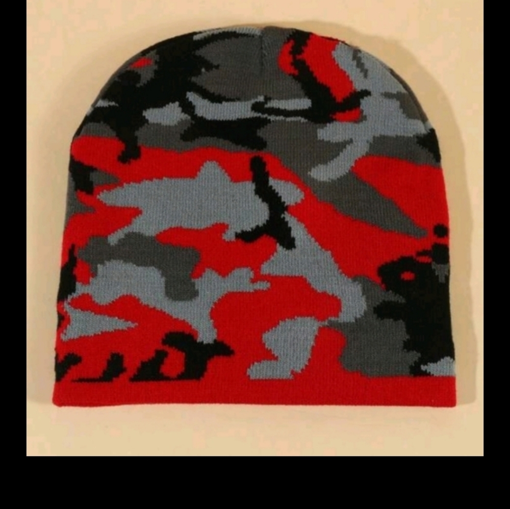 * Women RED Camouflage Print Beanie Hat NWOT